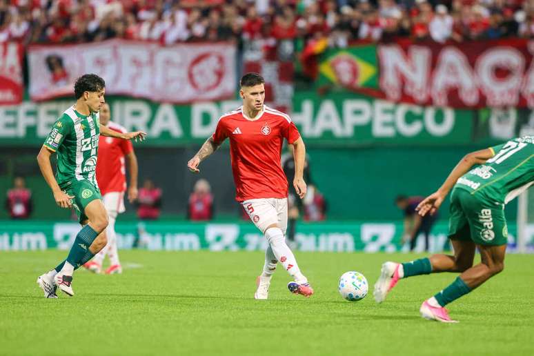 Chapecoense e Internacional mediram for&ccedil;as neste s&aacute;bado (12), pelo Brasileir&atilde;o &ndash;