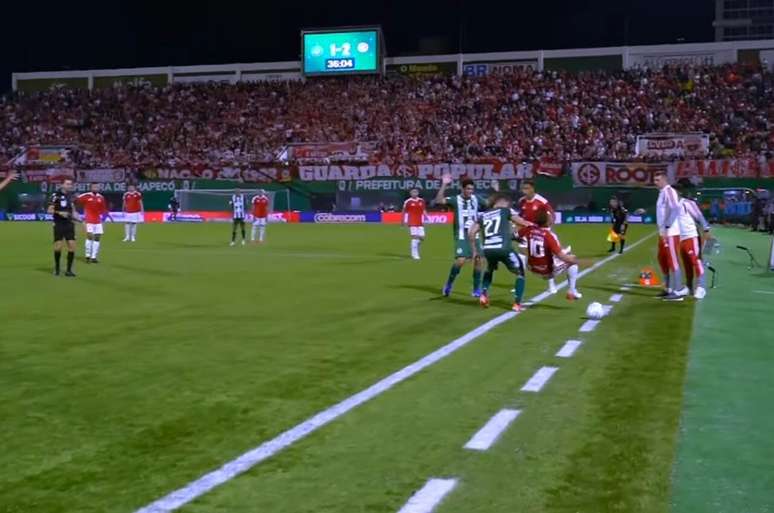 Falta de Camilo em Alan Patrick desencadeia tumulto entre jogadores de Chape e Inter &ndash;