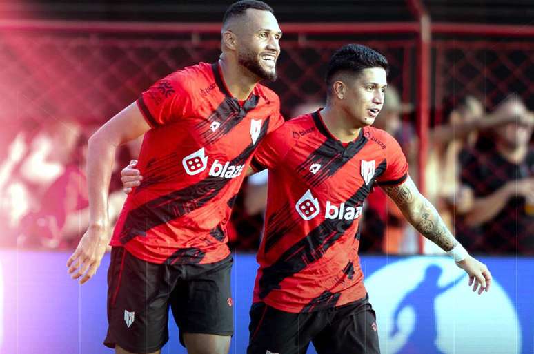 Jogadores do Drag&atilde;o festejam gol sobre o Tigre catarinense &ndash;