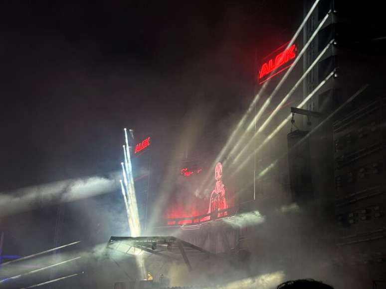 O DJ Alok durante show no palco New Dance Order do Rock In Rio 2026