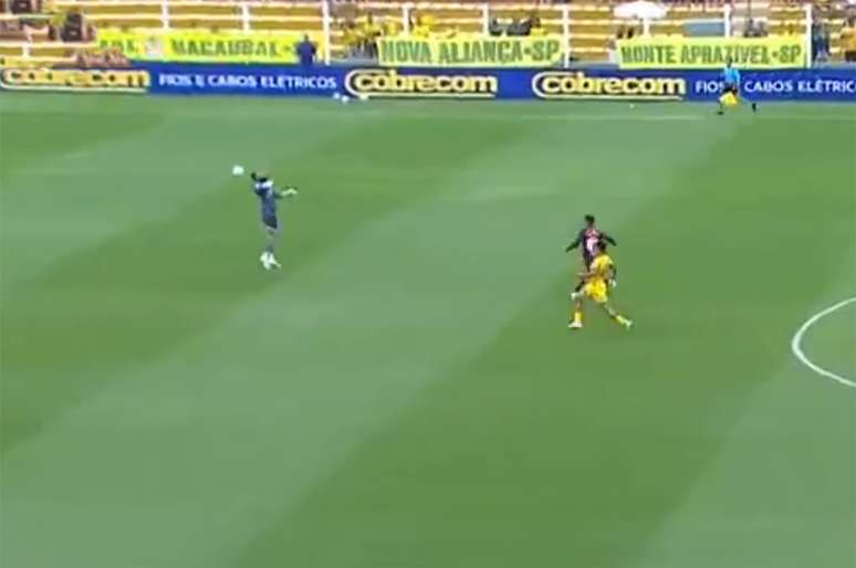 Muralha falhou duas vezes em 12 minutos &ndash;