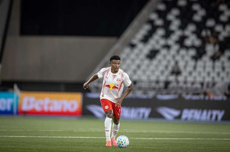 Eric Ramires, jogador do Bragantino. 