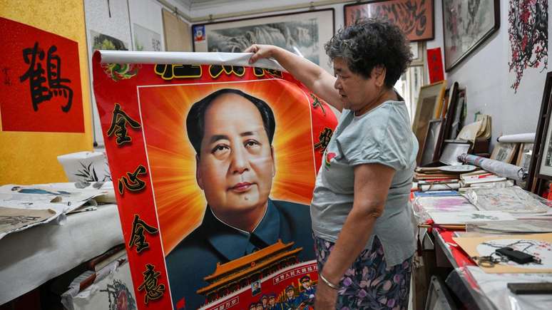 P&ocirc;steres de Mao est&atilde;o &agrave; venda em algumas &aacute;reas tur&iacute;sticas, j&aacute; que o 50&ordm; anivers&aacute;rio de sua morte &eacute; comemorado em 9 de setembro deste ano