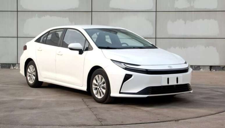 Nova gera&ccedil;&atilde;o do Corolla sed&atilde; surge na China com mesmo visual do Prius