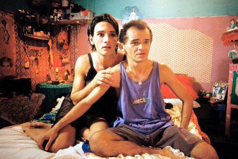Rodrigo Santoro em 'Carandiru', filme de 2003, ao lado de Gero Camilo
