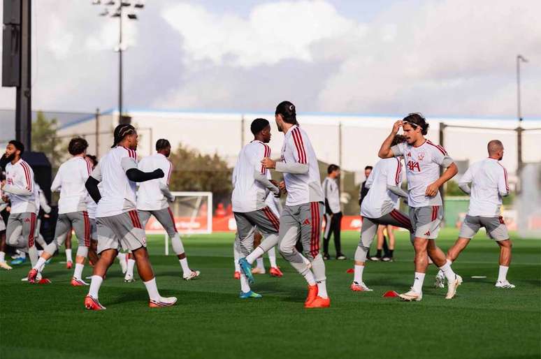 Atividade de prepara&ccedil;&atilde;o dos Reds antes de encarar o Tottenham &ndash;