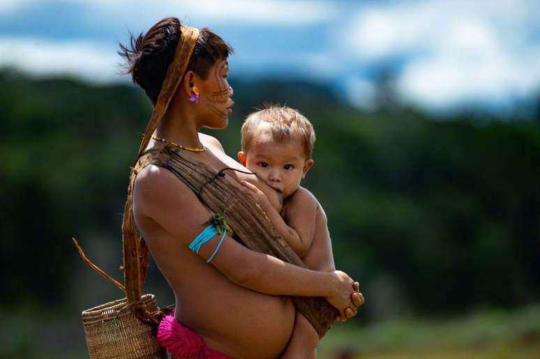 Anticorpos transmitidos pela m&atilde;e durante a gesta&ccedil;&atilde;o ajudam a proteger o beb&ecirc; nos primeiros meses de vida