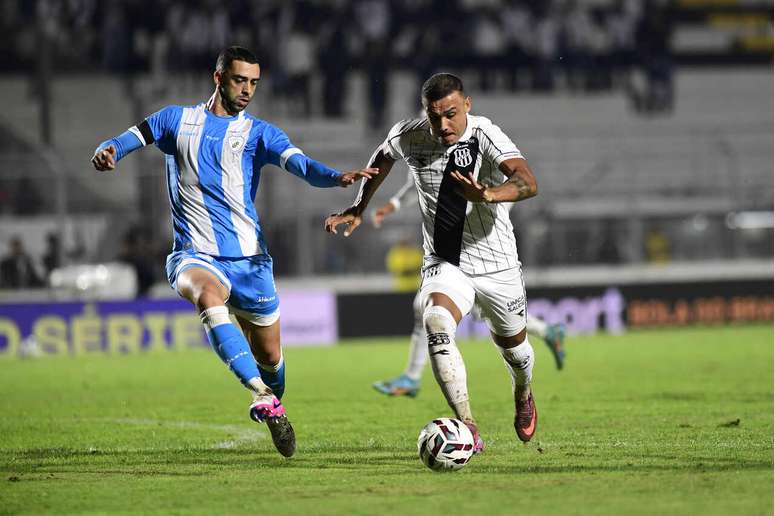 Londrina goleou a Ponte Preta por 4 a 1, no Mois&eacute;s Lucarelli &ndash;