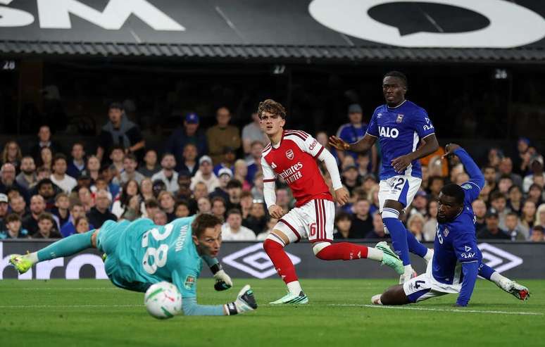 Momento do segundo gol marcado por Max Dowman na vit&oacute;ria do Arsenal &ndash;