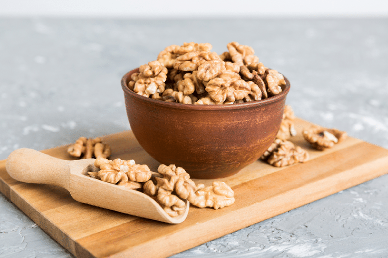 As nozes s&atilde;o uma op&ccedil;&atilde;o nutritiva e saud&aacute;vel para ajudar a eliminar gordura abdominal 