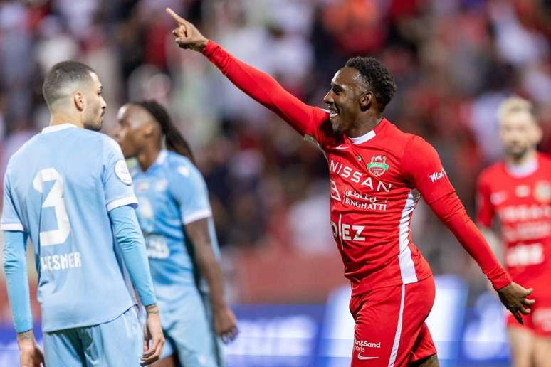 Yuri C&eacute;sar em campo pelo Shabab Al-Ahli &ndash;