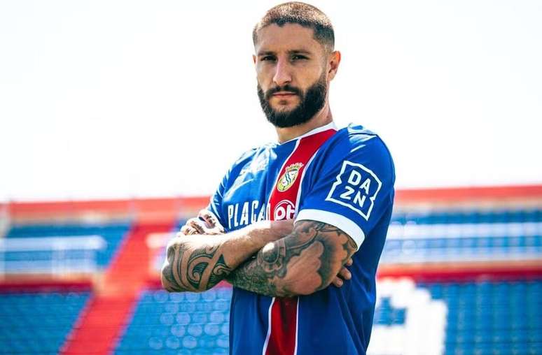 Volante deixou o clube e assinou com o Alverca, de Portugal &ndash;