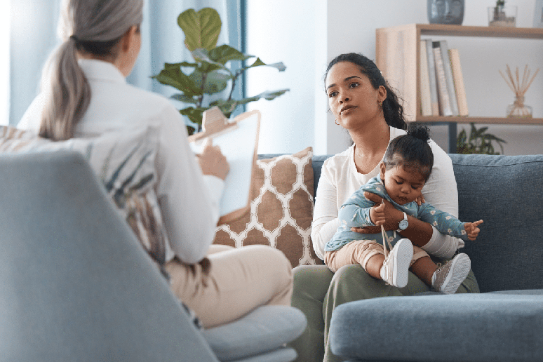 Tristeza persistente, falta de energia e dificuldade de conex&atilde;o com o beb&ecirc; s&atilde;o sinais que merecem aten&ccedil;&atilde;o e podem indicar a necessidade de buscar ajuda profissional 