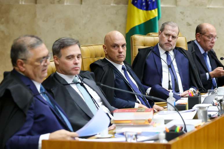 Moraes e demais ministros no STF