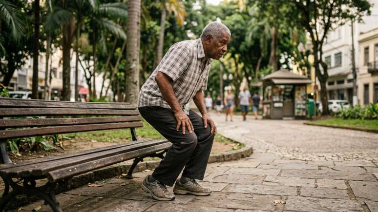 Caminhar ajuda, mas for&ccedil;a e equil&iacute;brio completam a autonomia na velhice.