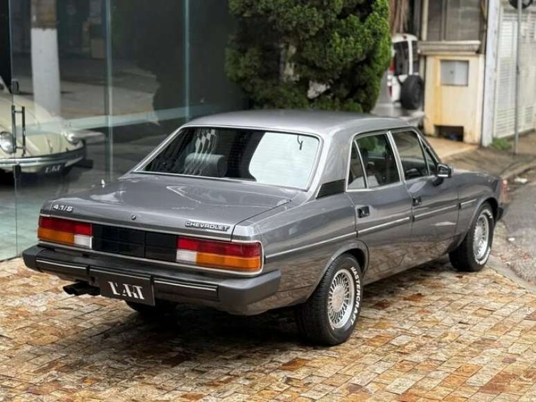 Opala Comodoro 1988