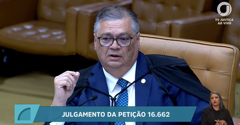 O ministro Fl&aacute;vio Dino proferiu voto sobre quest&atilde;o de ordem levantada durante julgamento em sess&atilde;o plen&aacute;ria no STF nesta ter&ccedil;a-feira, 15