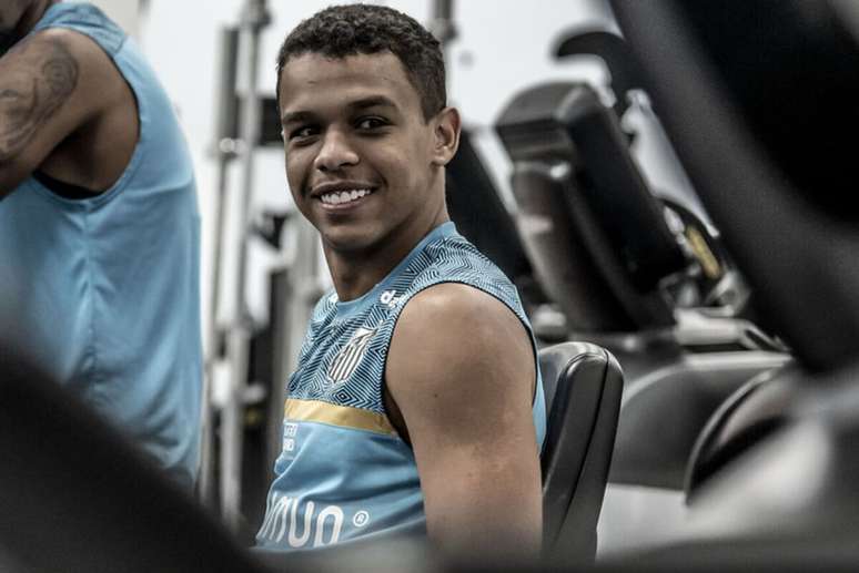 Sandry deixa o Santos com 106 partidas pelo time profissional &ndash;
