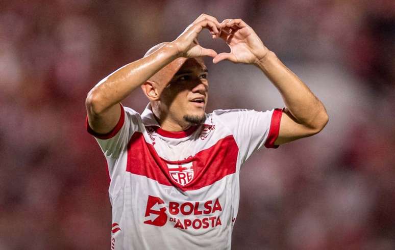 Crystopher festeja gol pelo CRB na vit&oacute;ria sobre o Sport no Rei Pel&eacute; &ndash;