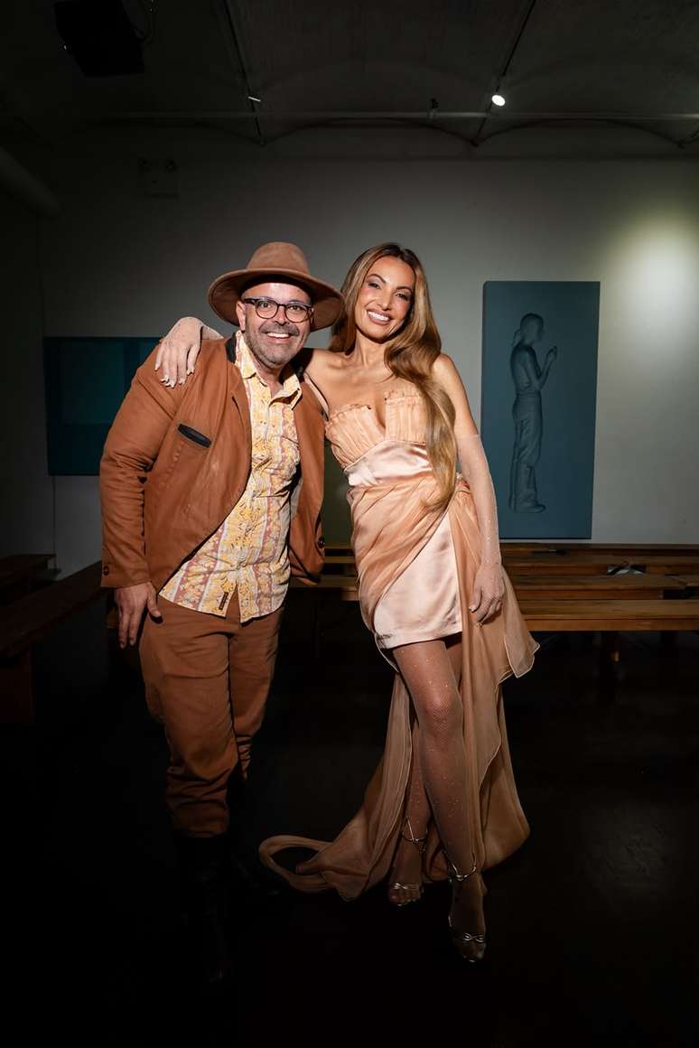Patricia Poeta e maquiador Marcello Costa no desfile de Valerian Hughes Paris em NY 