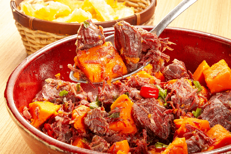 Carne de sol com ab&oacute;bora 