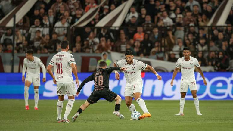 Fluminense perde, mas fica com a vaga na Libertadores &ndash;