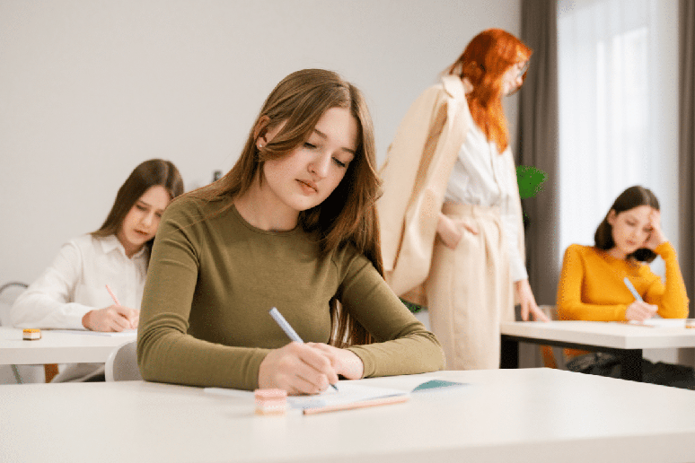 O estudante pode utilizar os resultados de simulados e treinos para identificar pontos fortes e oportunidades de melhoria 