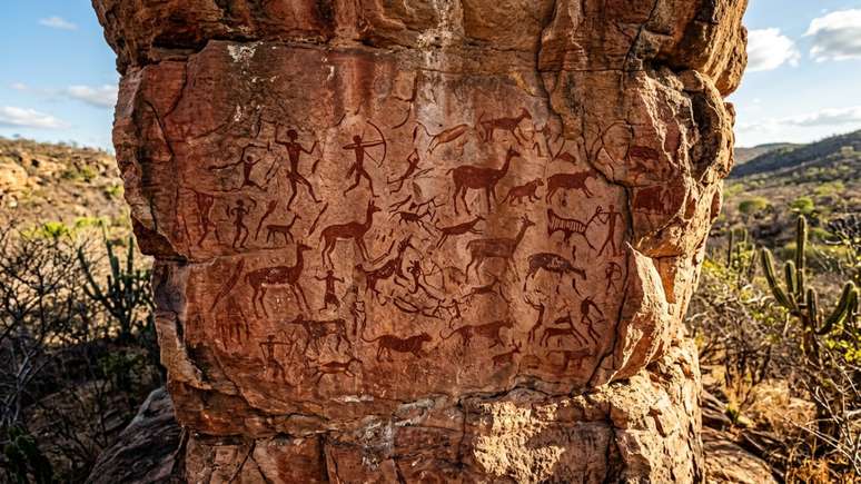 O Boqueir&atilde;o da Pedra Furada abriga mais de mil figuras rupestres que retratam costumes de antigas comunidades humanas na Am&eacute;rica do Sul.