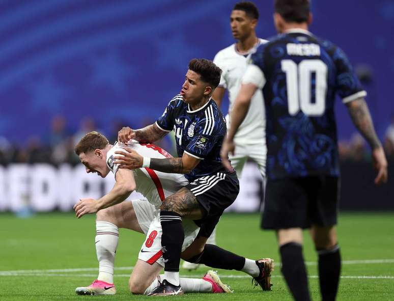 Ingleses sofreram virada dos argentinos nos acr&eacute;scimos e foram eliminados &ndash;