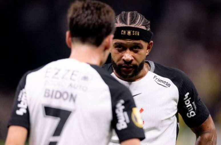 Depay em a&ccedil;&atilde;o pelo Corinthians contra o Estudiantes &ndash;