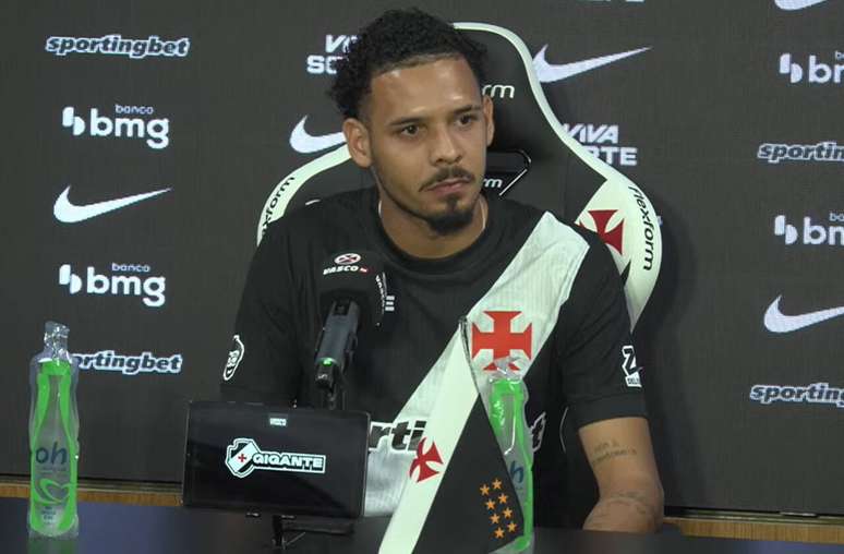 Gabriel Pereira d&aacute; primeira entrevista coletiva como jogador do Vasco &ndash;