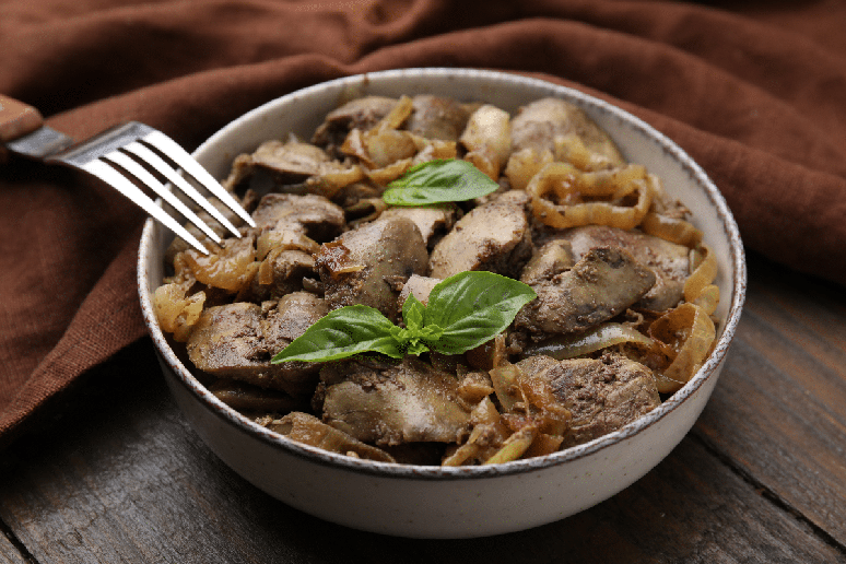 F&iacute;gado de frango acebolado 