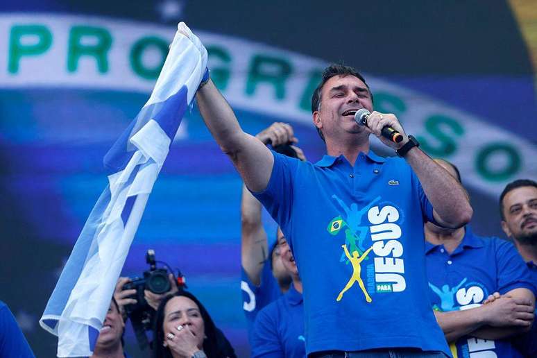 Flávio Bolsonaro na Marcha para Jesus, em junho de 2026: candidato tem intenção de voto maior entre evangélicos