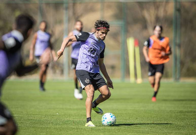 Gustavo Scarpa durante treinamento pelo Atl&eacute;tico Mineiro &ndash;