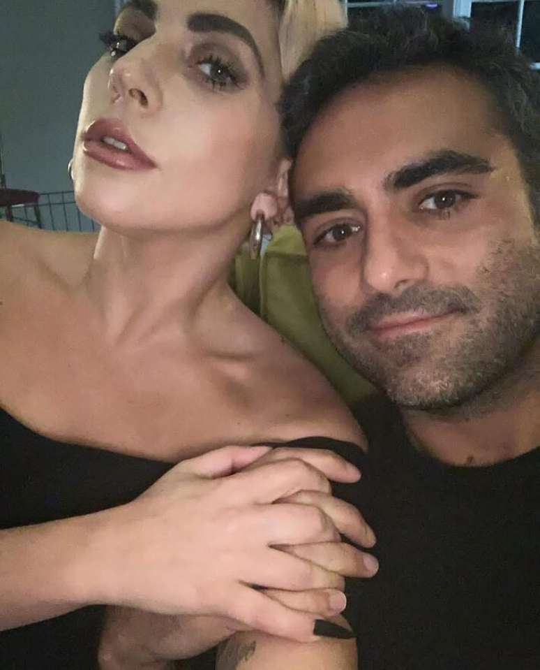Lady Gaga e o empres&aacute;rio Michael Polansky est&atilde;o juntos desde o fim de 2019