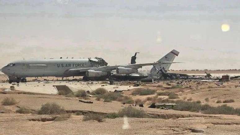 Foto sem data de um avi&atilde;o Boeing E-3 Sentry destru&iacute;do na Base A&eacute;rea Pr&iacute;ncipe Sultan, a cerca de 100 km a sudeste da capital da Ar&aacute;bia Saudita, Riad