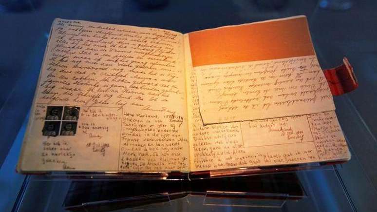 O di&aacute;rio original, exposto na Casa de Anne Frank, em Amsterd&atilde;