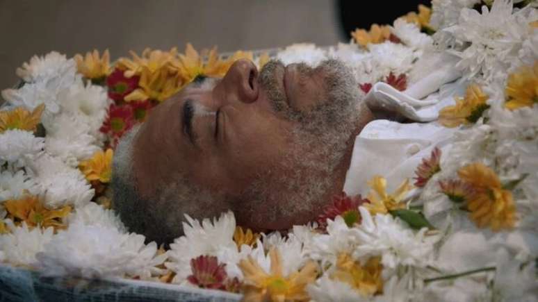 A morte do pai de Madalena desencadeia uma s&eacute;rie de rea&ccedil;&otilde;es e hist&oacute;rias em 'Morte e Vida Madalena'