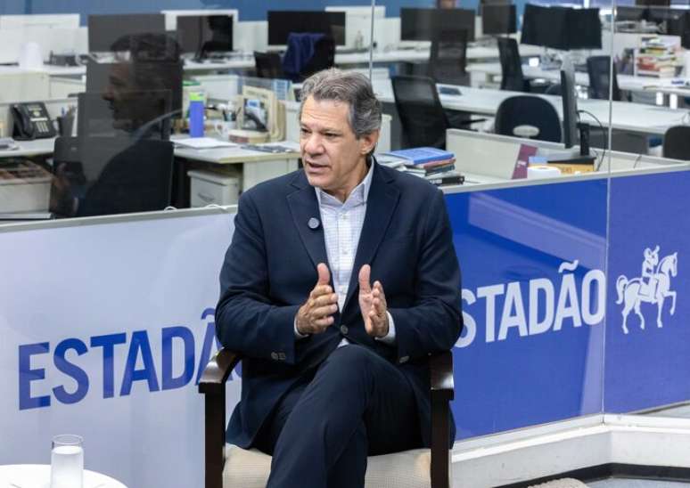 Fernando Haddad, candidato ao governo de S&atilde;o Paulo, concede entrevista ao Estad&atilde;o