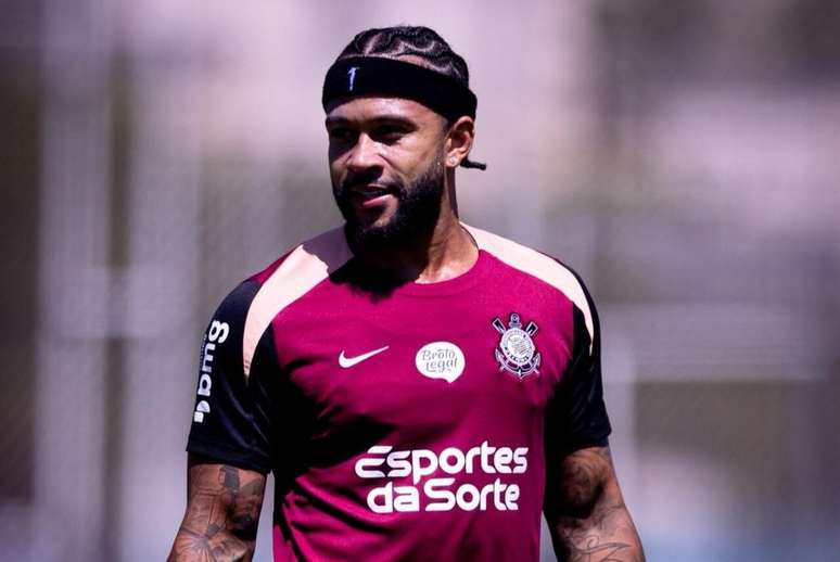 Memphis Depay s&oacute; tem um gol na temporada e perdeu p&ecirc;nalti no &uacute;ltimo lance contra o Estudiantes &ndash;