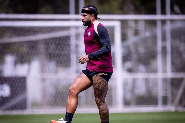 Memphis Depay deve come&ccedil;ar como titular contra o Fluminense &ndash;