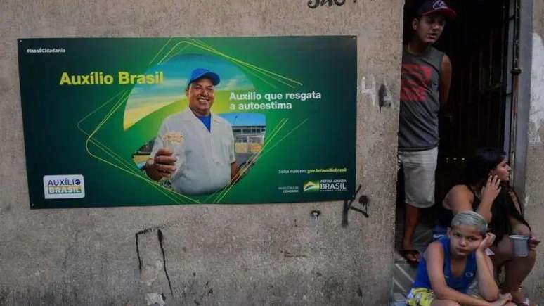 Bolsa Fam&iacute;lia mudou de nome para Aux&iacute;lio Brasil durante governo Jair Bolsonaro