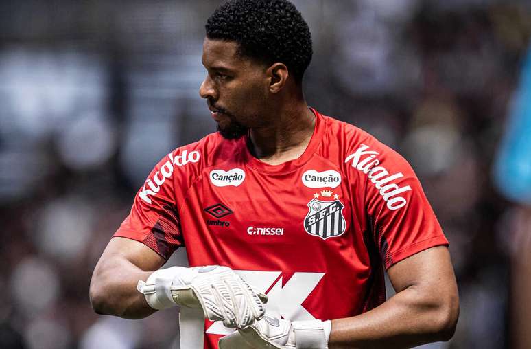 Di&oacute;genes desponta como favorito para ocupar lugar de Braz&atilde;o no gol santista &ndash;