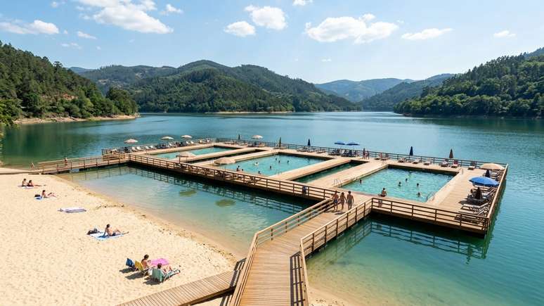 As piscinas flutuantes e a infraestrutura segura da represa garantem momentos de lazer inesquec&iacute;veis para toda a fam&iacute;lia.