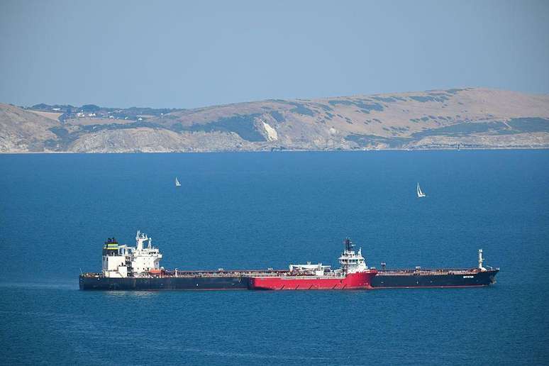 O petroleiro Smyrtos &mdash; que, segundo as autoridades brit&acirc;nicas, operava como parte da "frota paralela" da R&uacute;ssia &mdash; foi interceptado pelas for&ccedil;as do Reino Unido no Canal da Mancha em junho