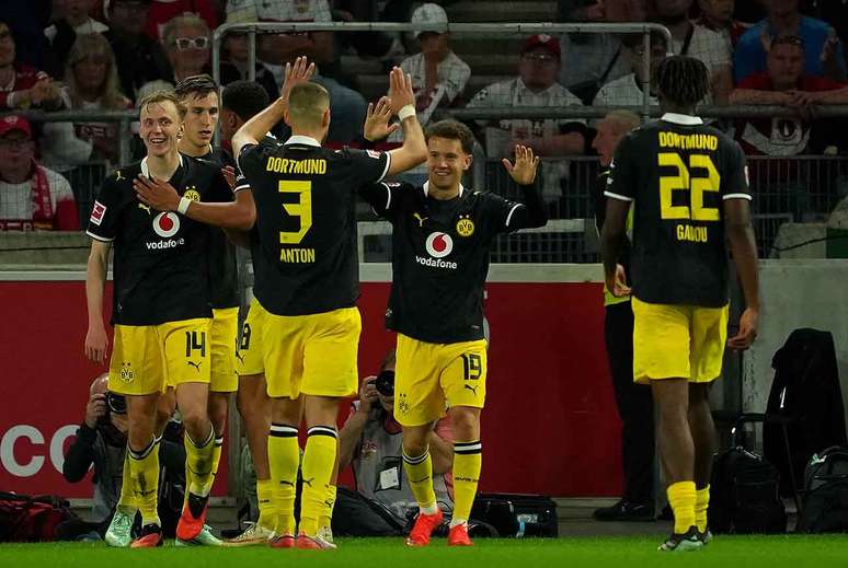 Dortmund mant&eacute;m lideran&ccedil;a com 100% de aproveitamento &ndash;