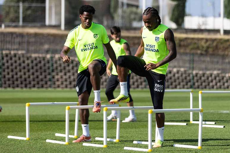 Atl&eacute;tico de Madrid se prepara o cl&aacute;ssico deste domingo diante do Real &ndash;