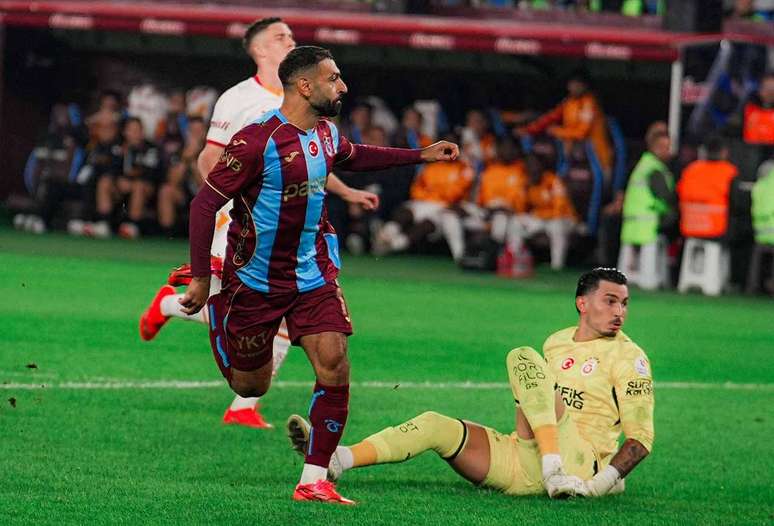 Salah destro&ccedil;ou o l&iacute;der Galatasaray &ndash;