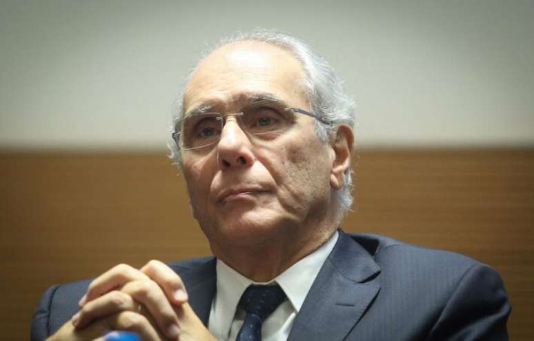 Senna diz que o cen&aacute;rio &eacute; de juros reais elevados no mundo, caso n&atilde;o haja um freio nos gastos p&uacute;blicos