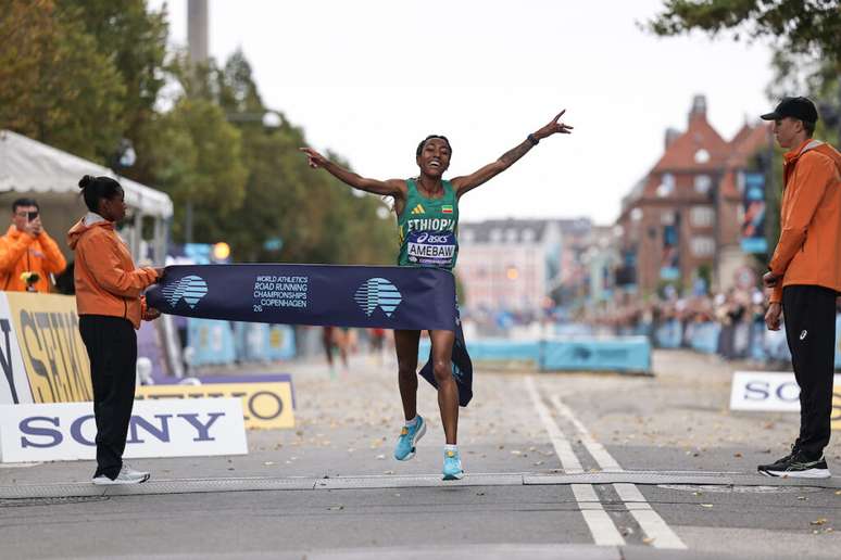 Likina AMEBAW vence os 5 km do Mundial de Corrida de Rua (Foto: Gaelle Mobuchon/World Athletics)
